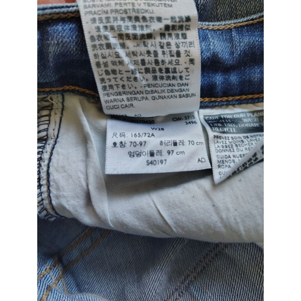 Levi's Women's Mid Rise Cuffed Denim Bermuda Jean Shorts Light Wash Size 28 - Picture 6 of 7